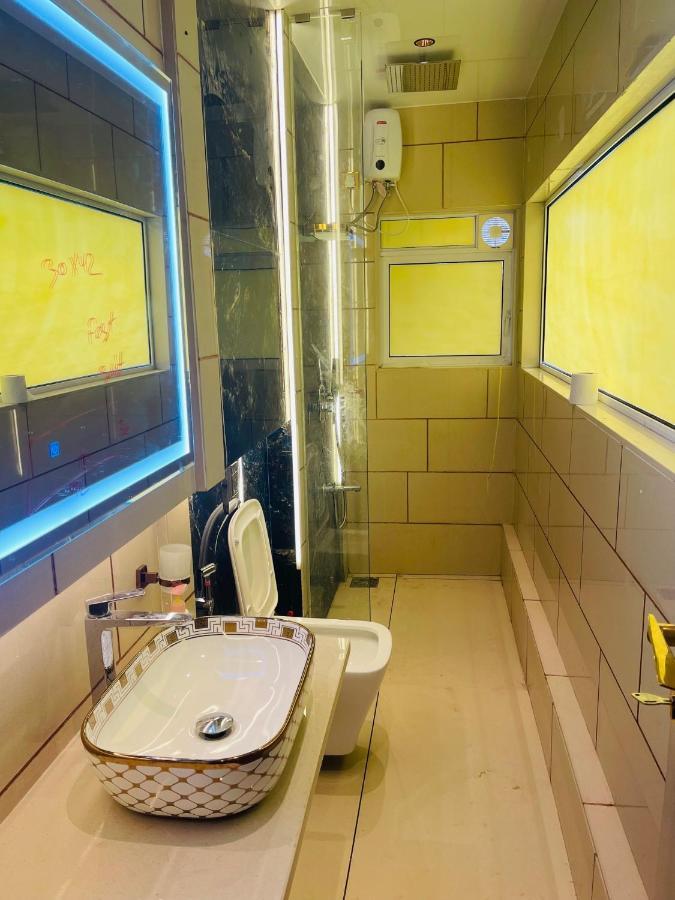 Home2 Renaissance Club 뭄바이 외부 사진