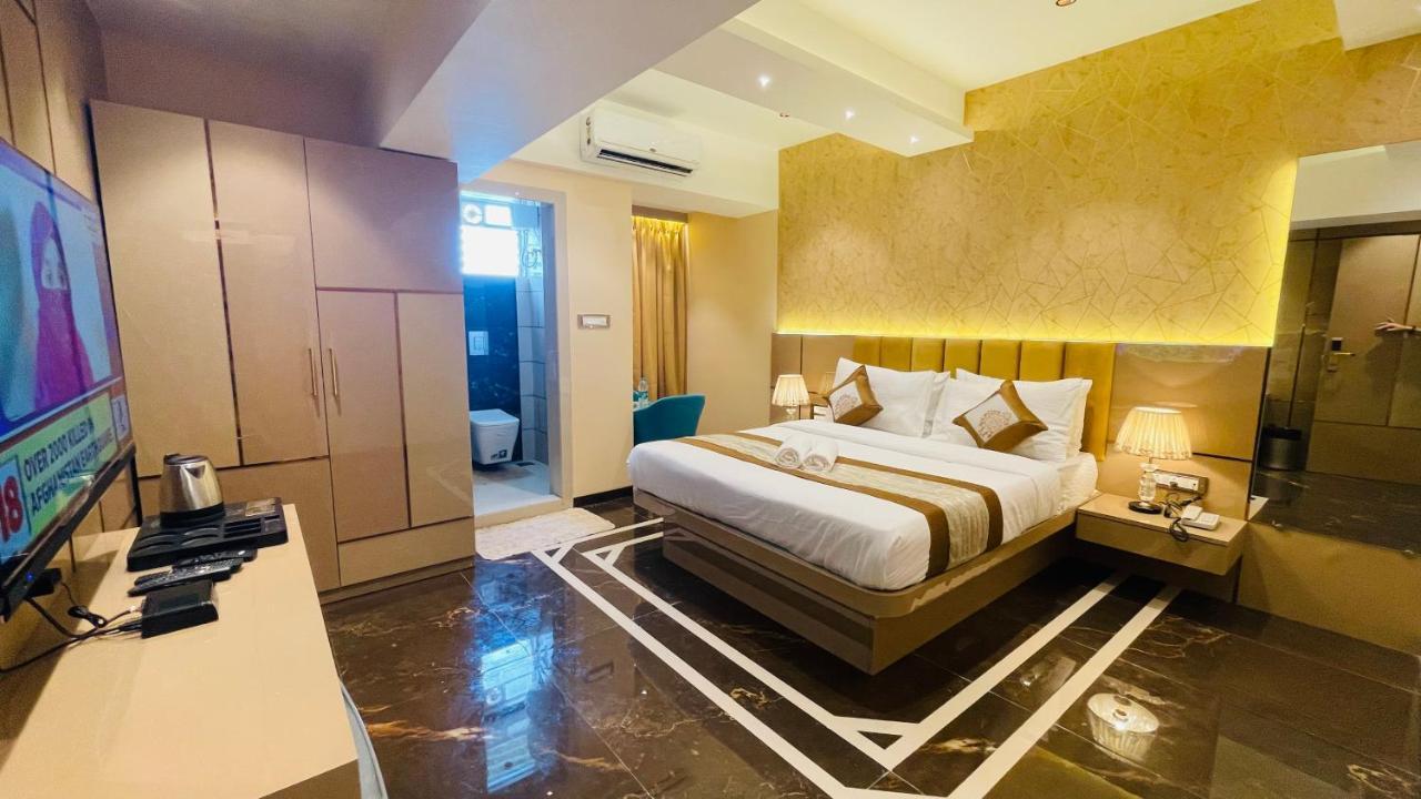 Home2 Renaissance Club 뭄바이 외부 사진