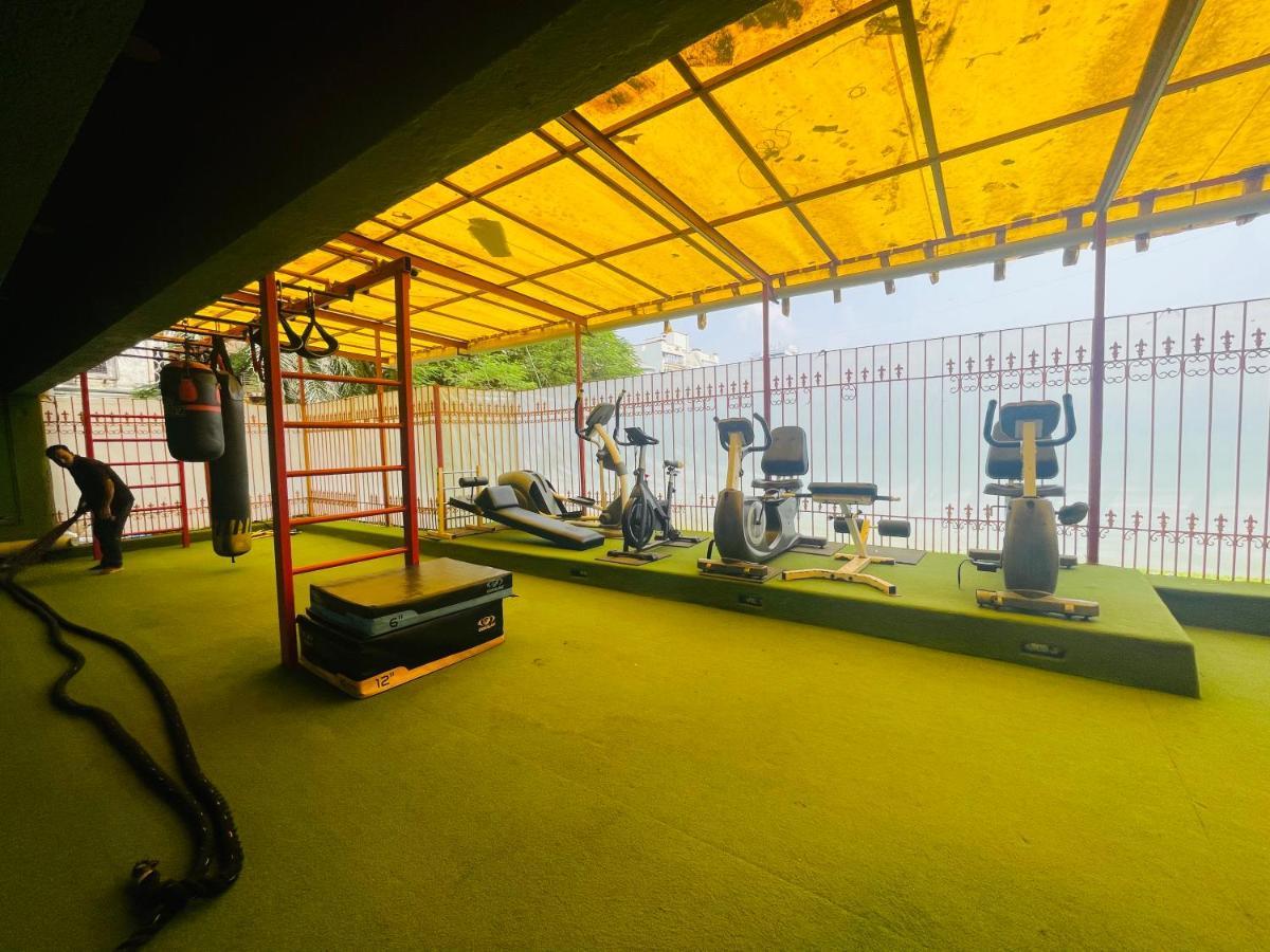 Home2 Renaissance Club 뭄바이 외부 사진