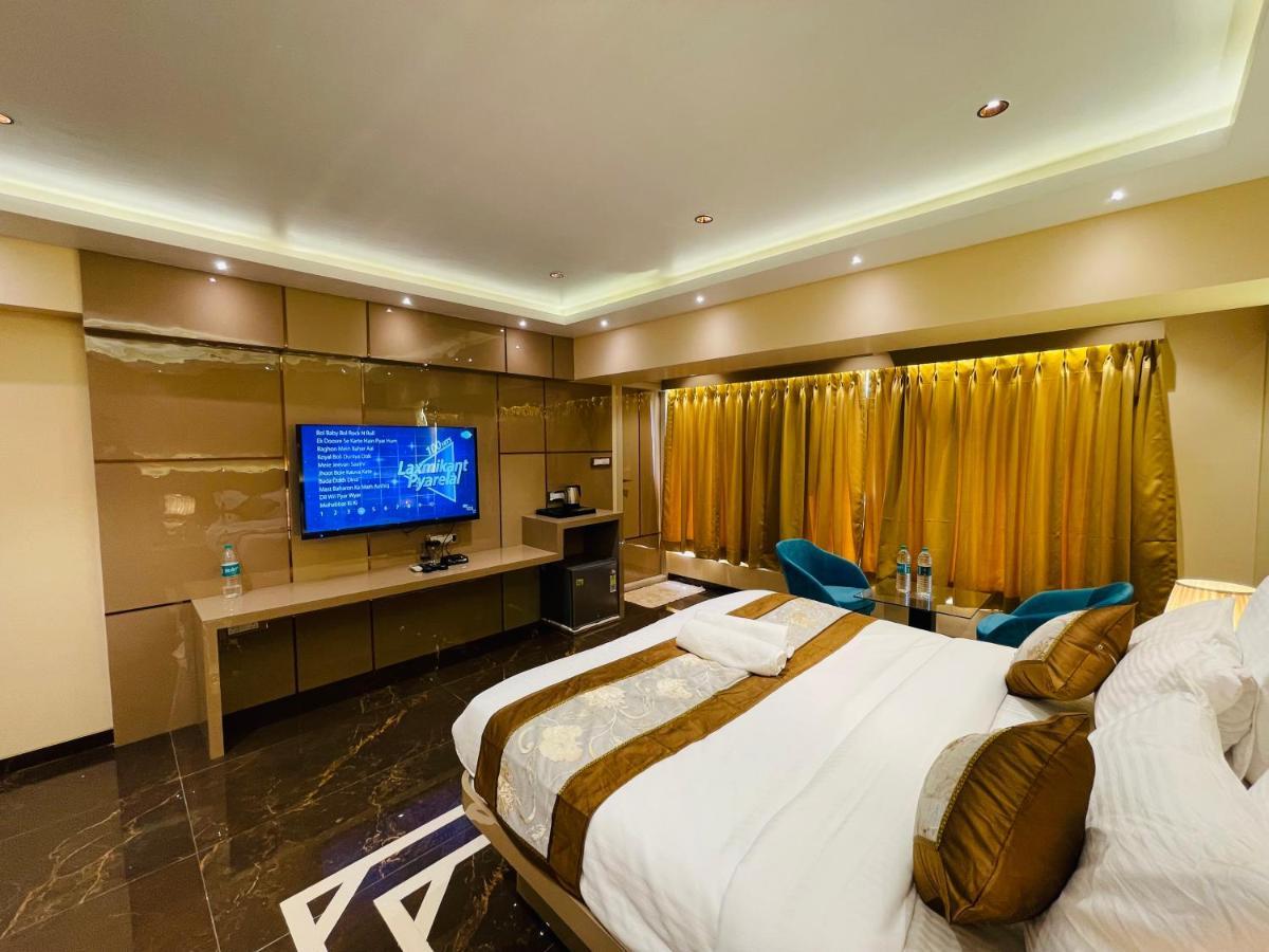 Home2 Renaissance Club 뭄바이 외부 사진