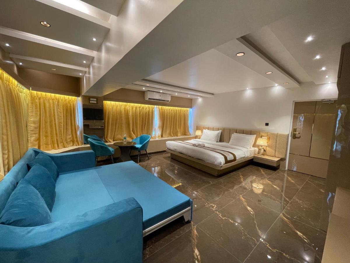 Home2 Renaissance Club 뭄바이 외부 사진