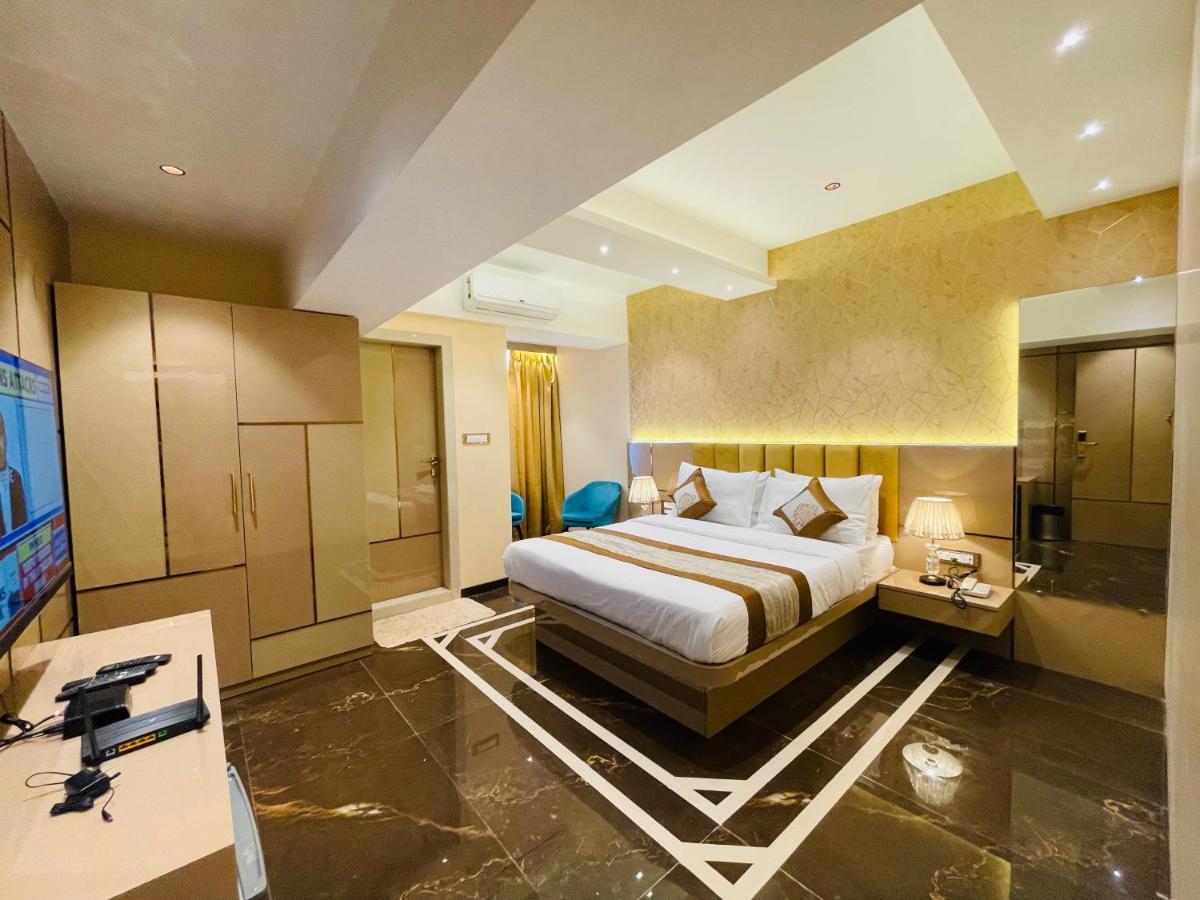 Home2 Renaissance Club 뭄바이 외부 사진