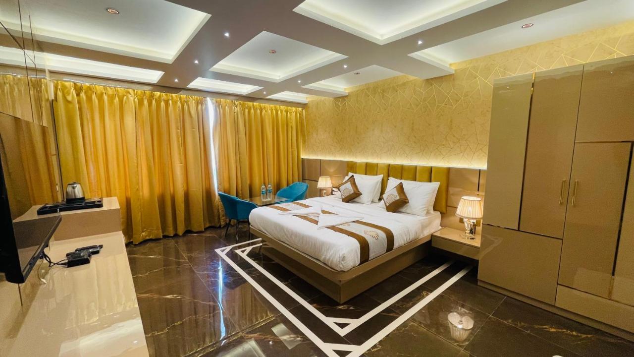 Home2 Renaissance Club 뭄바이 외부 사진