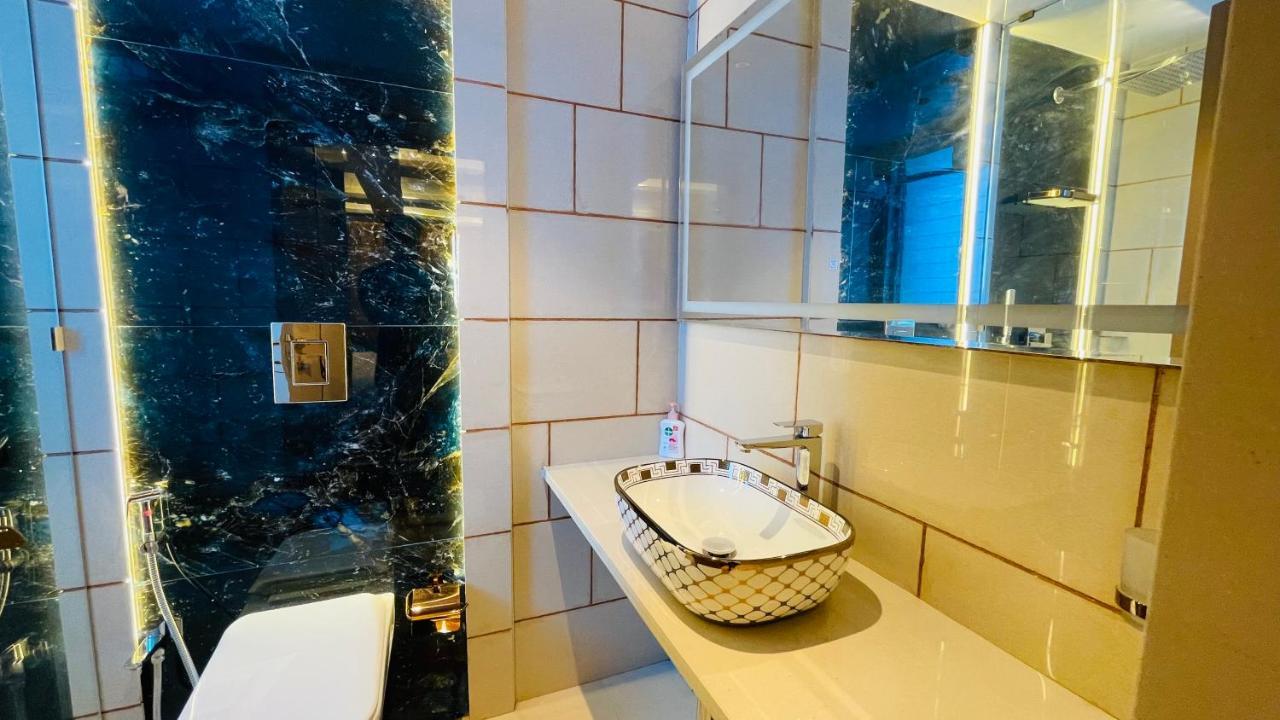 Home2 Renaissance Club 뭄바이 외부 사진