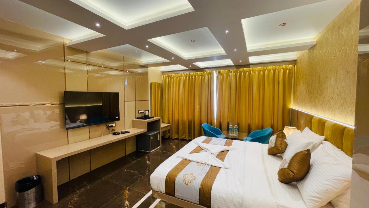 Home2 Renaissance Club 뭄바이 외부 사진