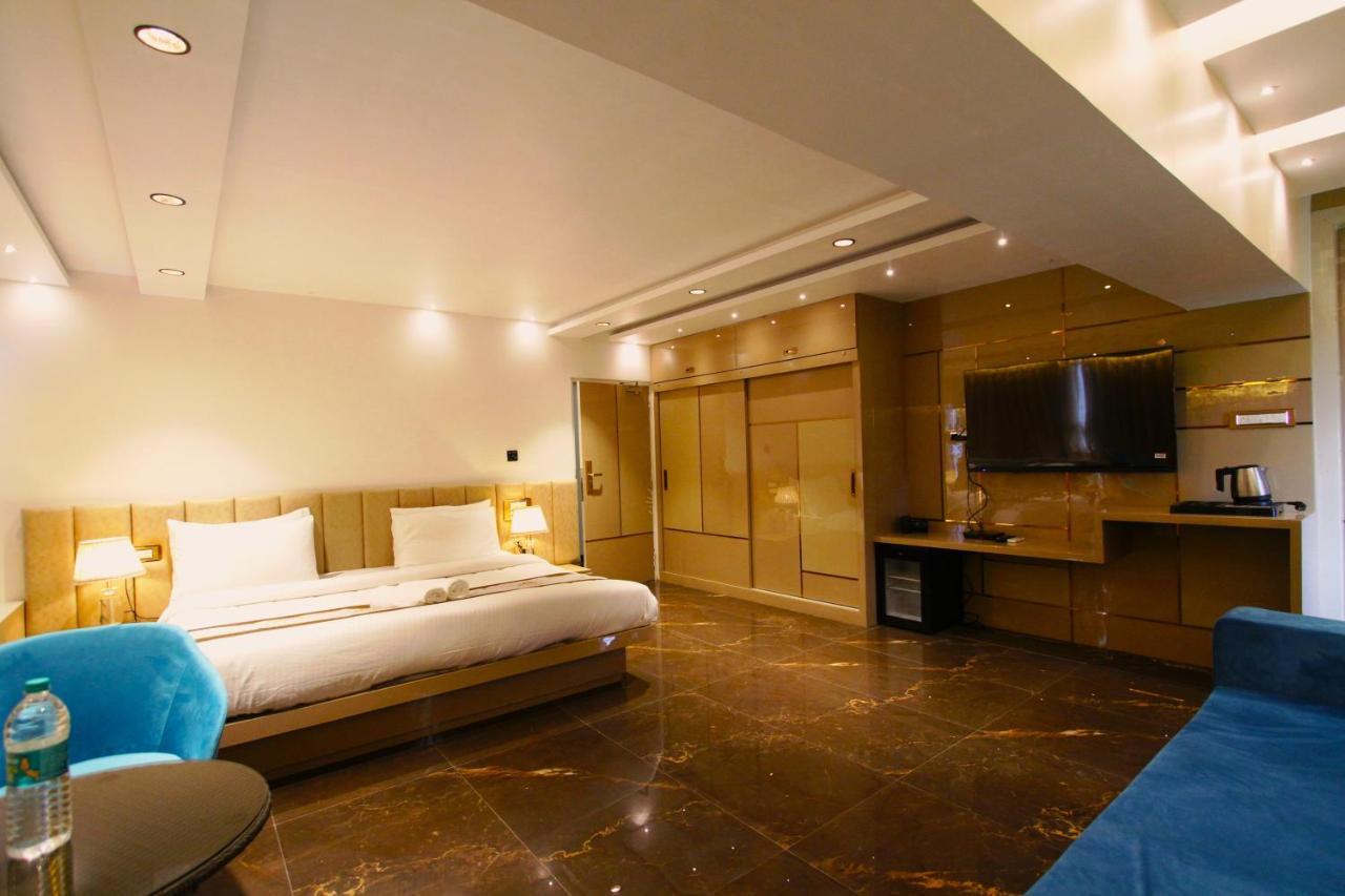 Home2 Renaissance Club 뭄바이 외부 사진