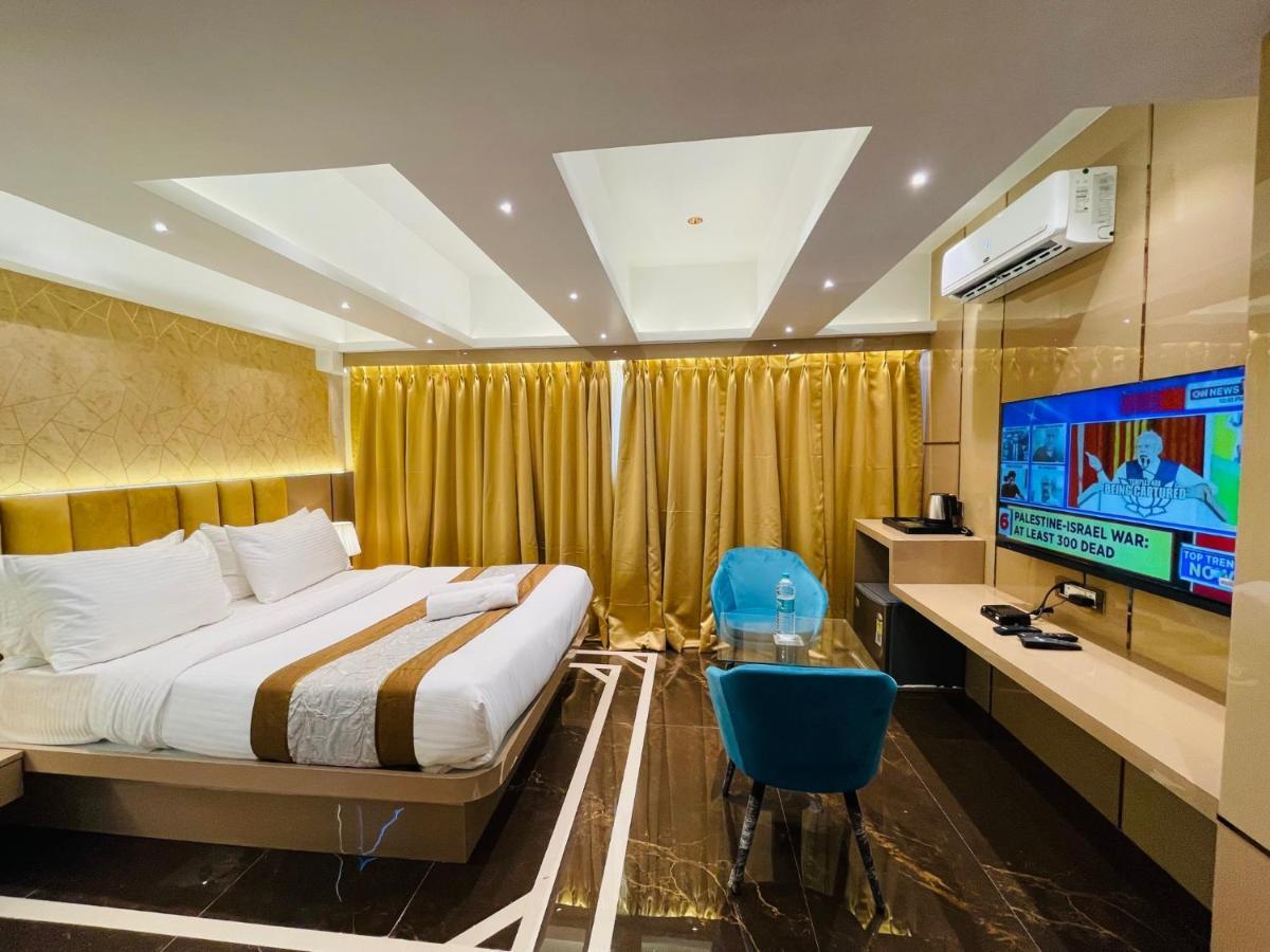 Home2 Renaissance Club 뭄바이 외부 사진