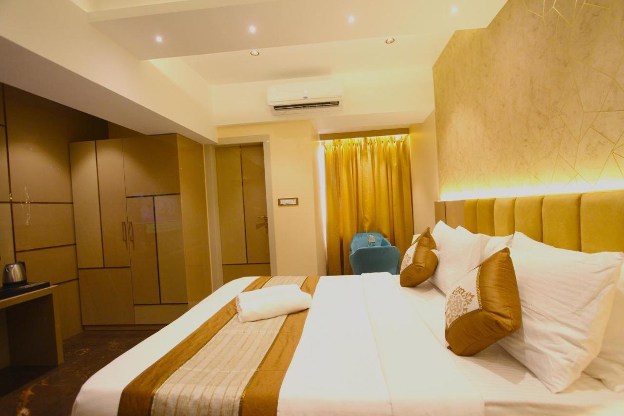 Home2 Renaissance Club 뭄바이 외부 사진