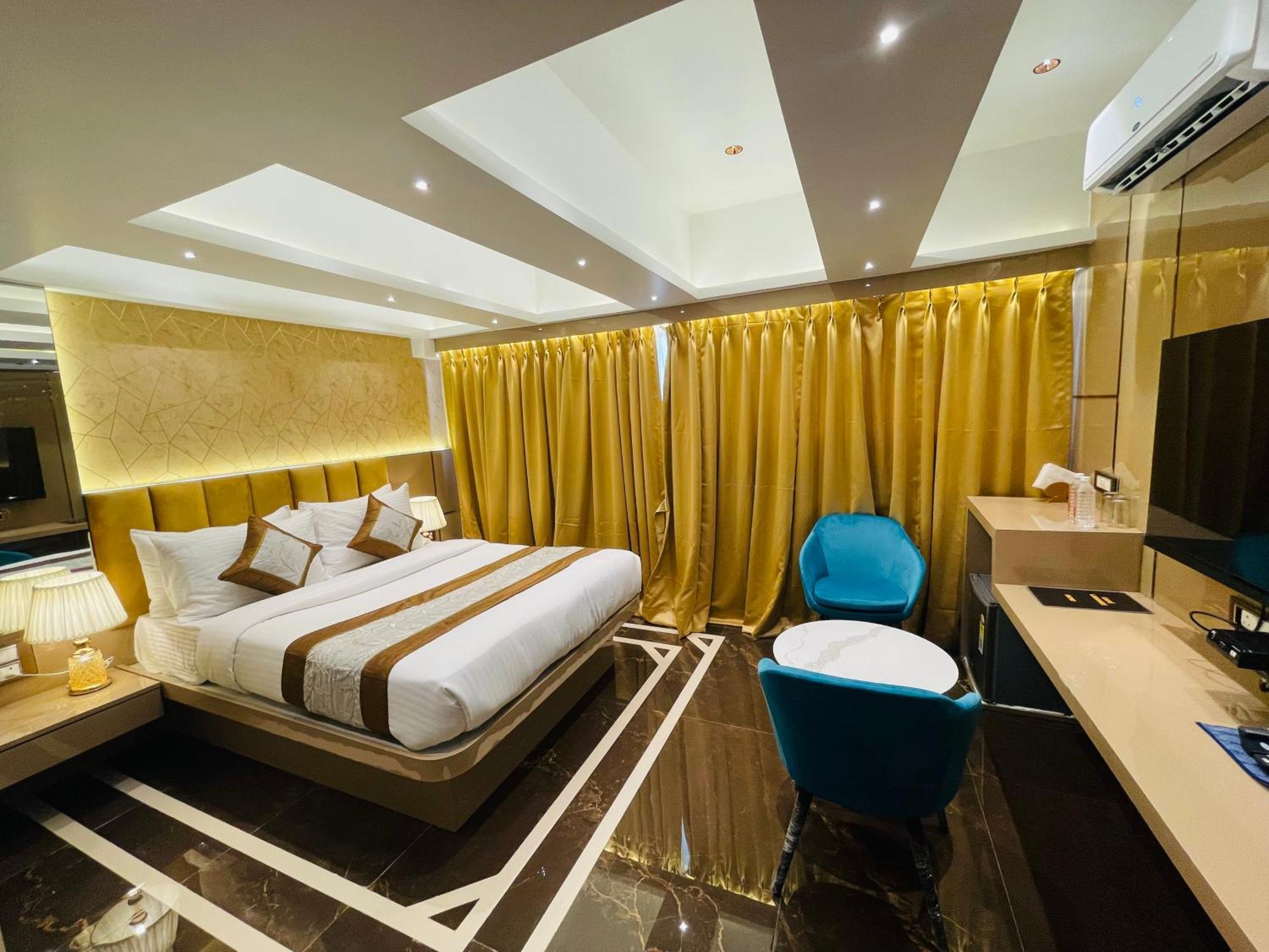 Home2 Renaissance Club 뭄바이 외부 사진